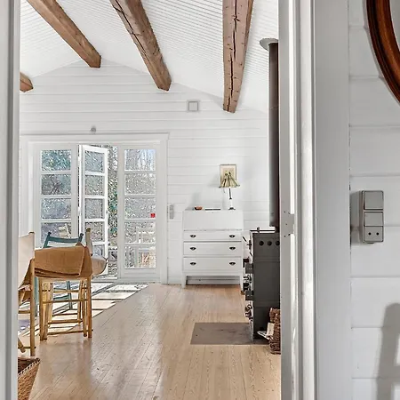 Vakantiehuis Lovely In With Sauna
